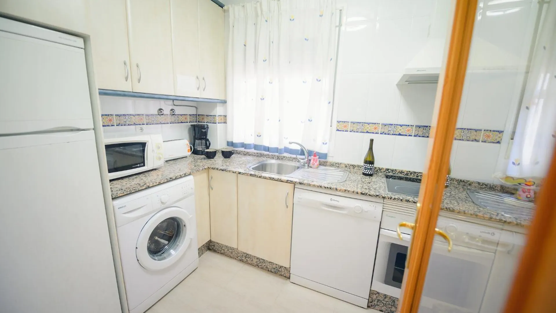 Apartamentos Rotonda Conil De La Frontera 0*,  Spain